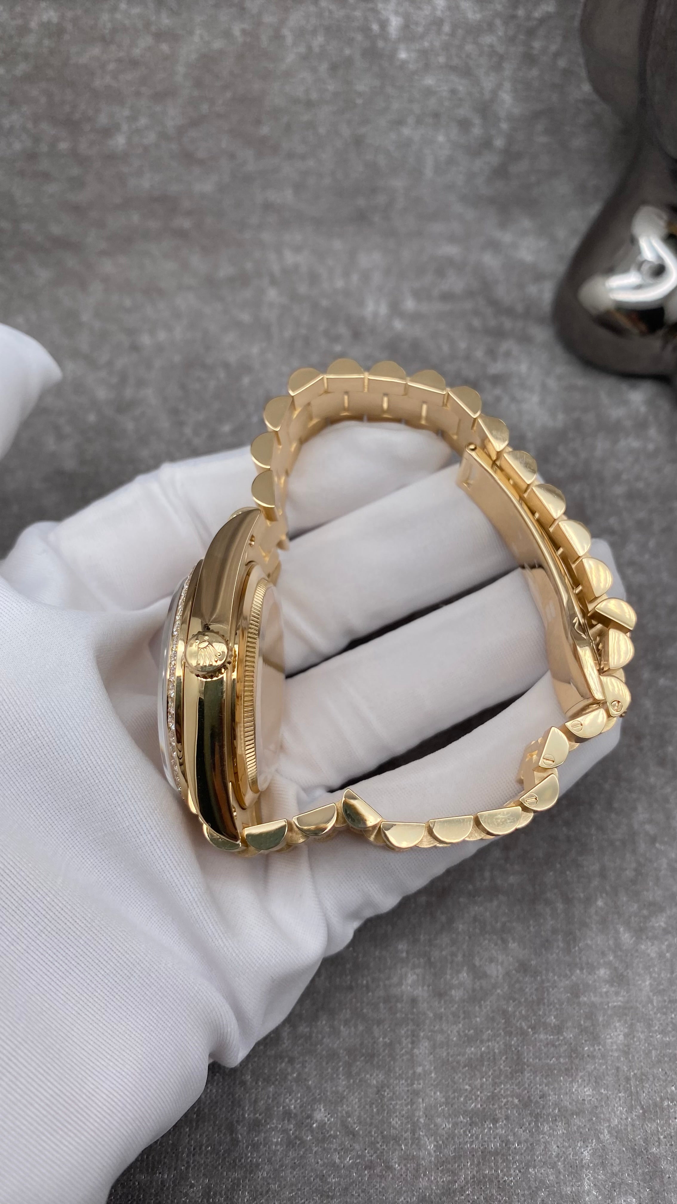 Rolex Day-Date 40mm Yellow Gold Diamond Bezel Midsize Watch
