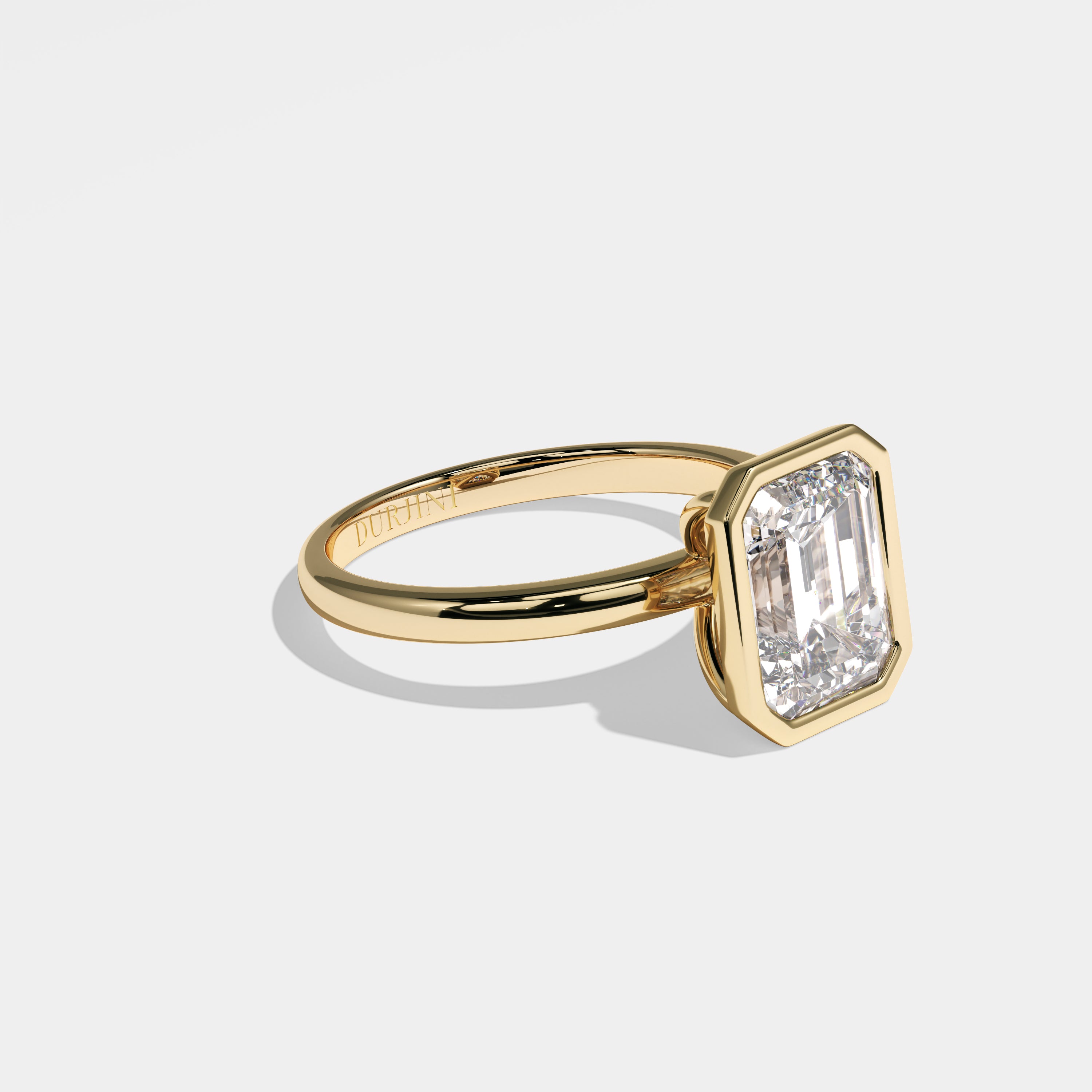 High emerald-cut diamond engagement ring in 18K yellow gold by Kurbãni Durjini, right view