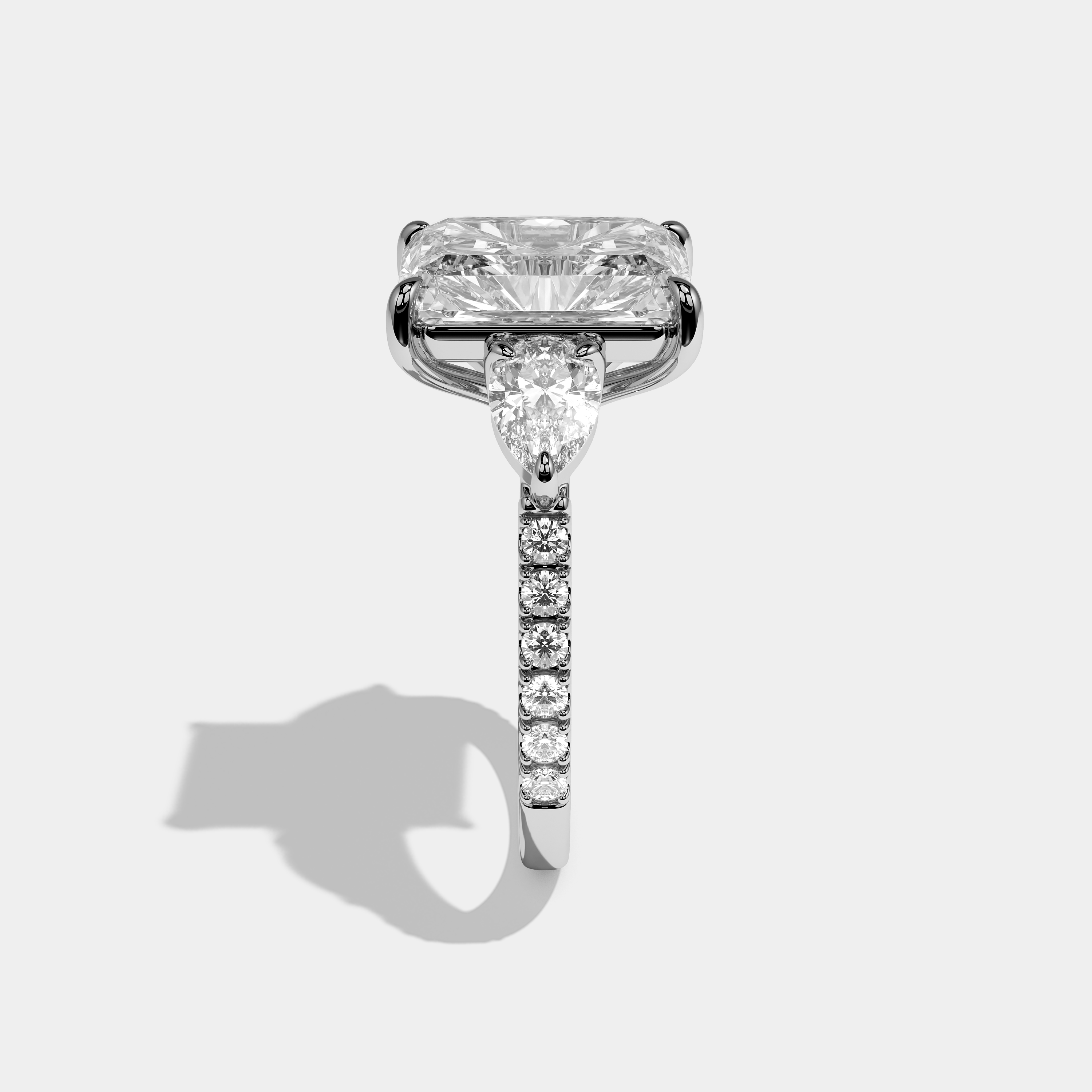 Side View – Kurbãni Durjini Aurelle Élan Diamond Radiant Halo Engagement Ring