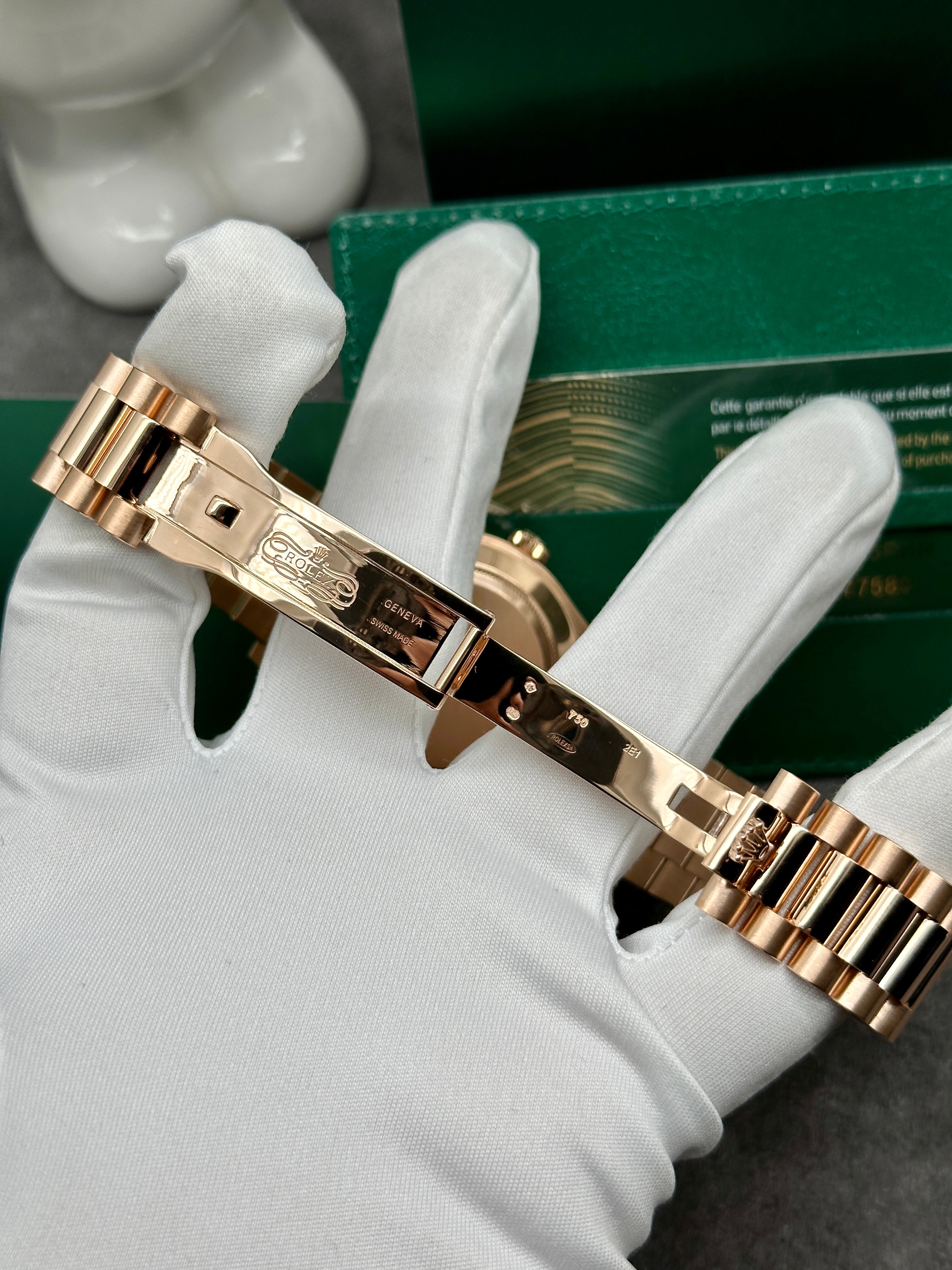 Rolex Day-Date 40 Rose Gold Diamond Bezel Diamond-Paved