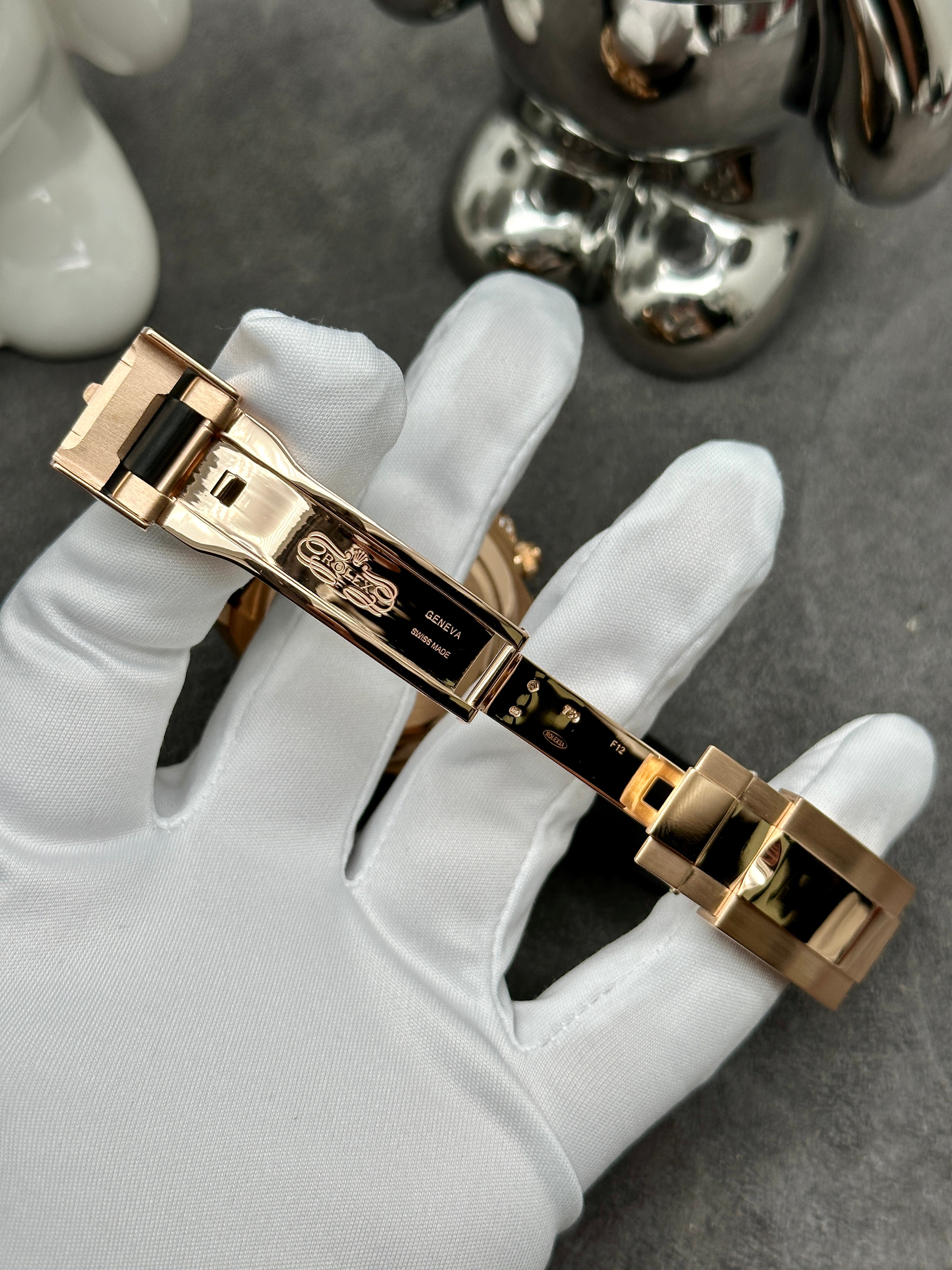 Rolex Daytona 116505 Rainbow Diamonds and Sapphires 18K Rose Gold Watch