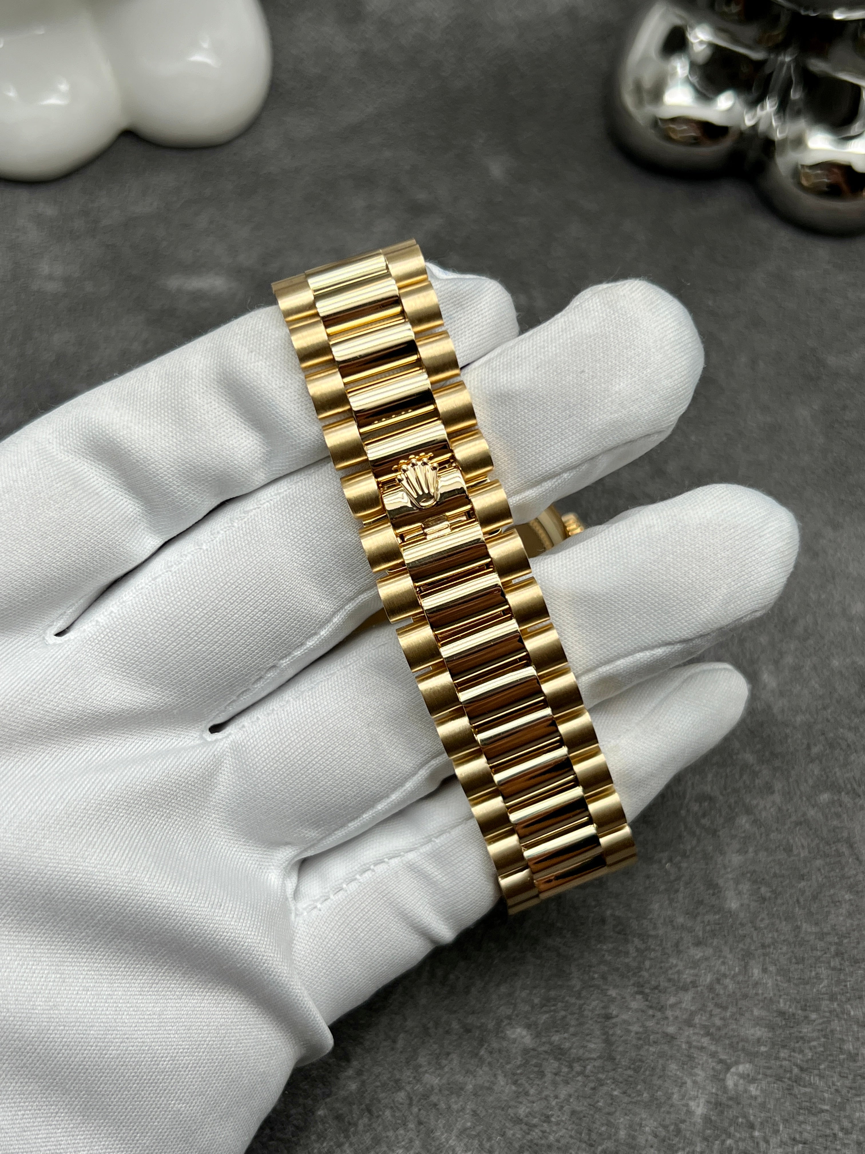 Rolex Day-Date 40mm Yellow Gold Diamond Bezel Midsize Watch