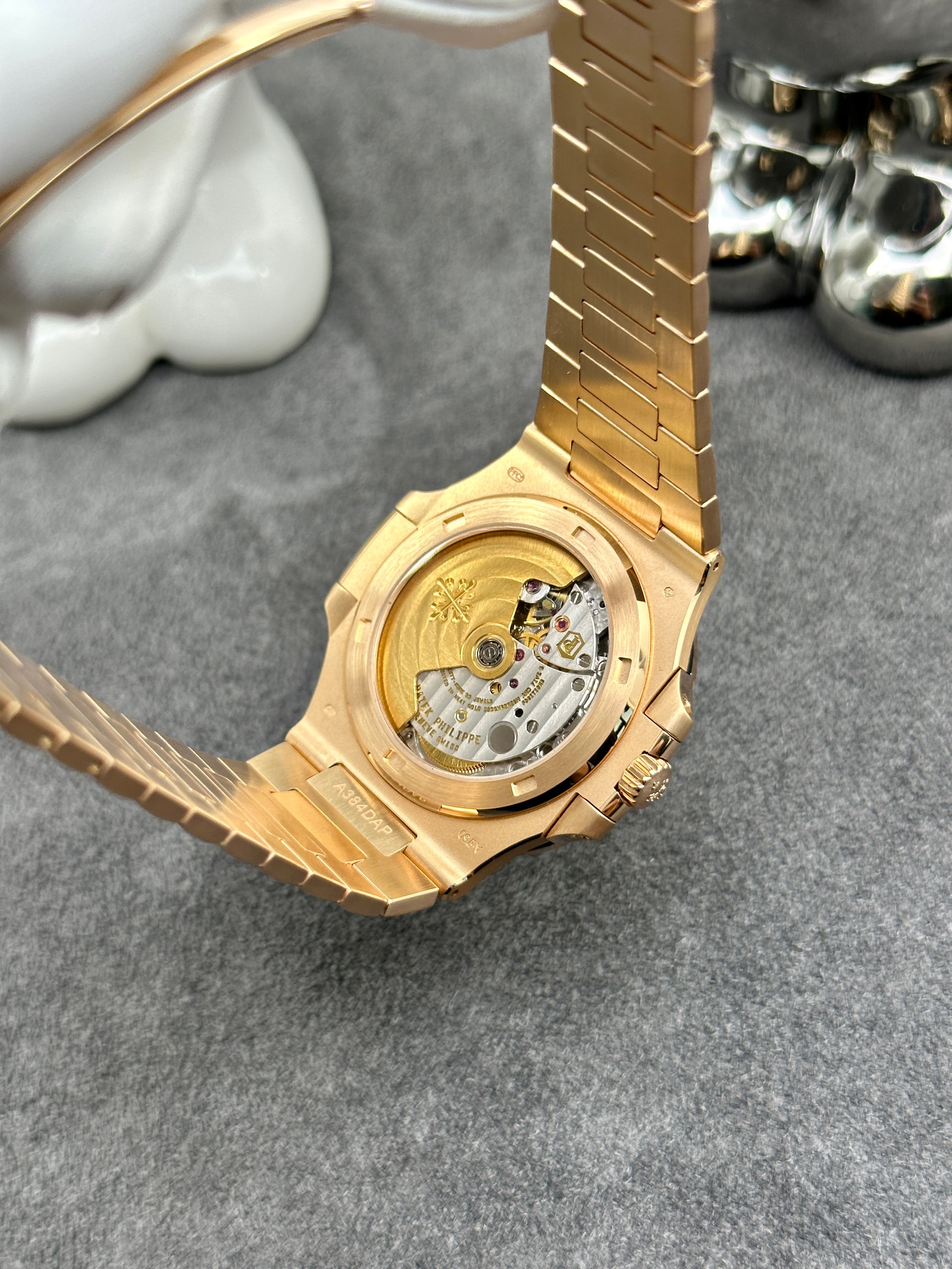 PATEK PHILIPPE NAUTILUS ROSE GOLD 5711/1R-001