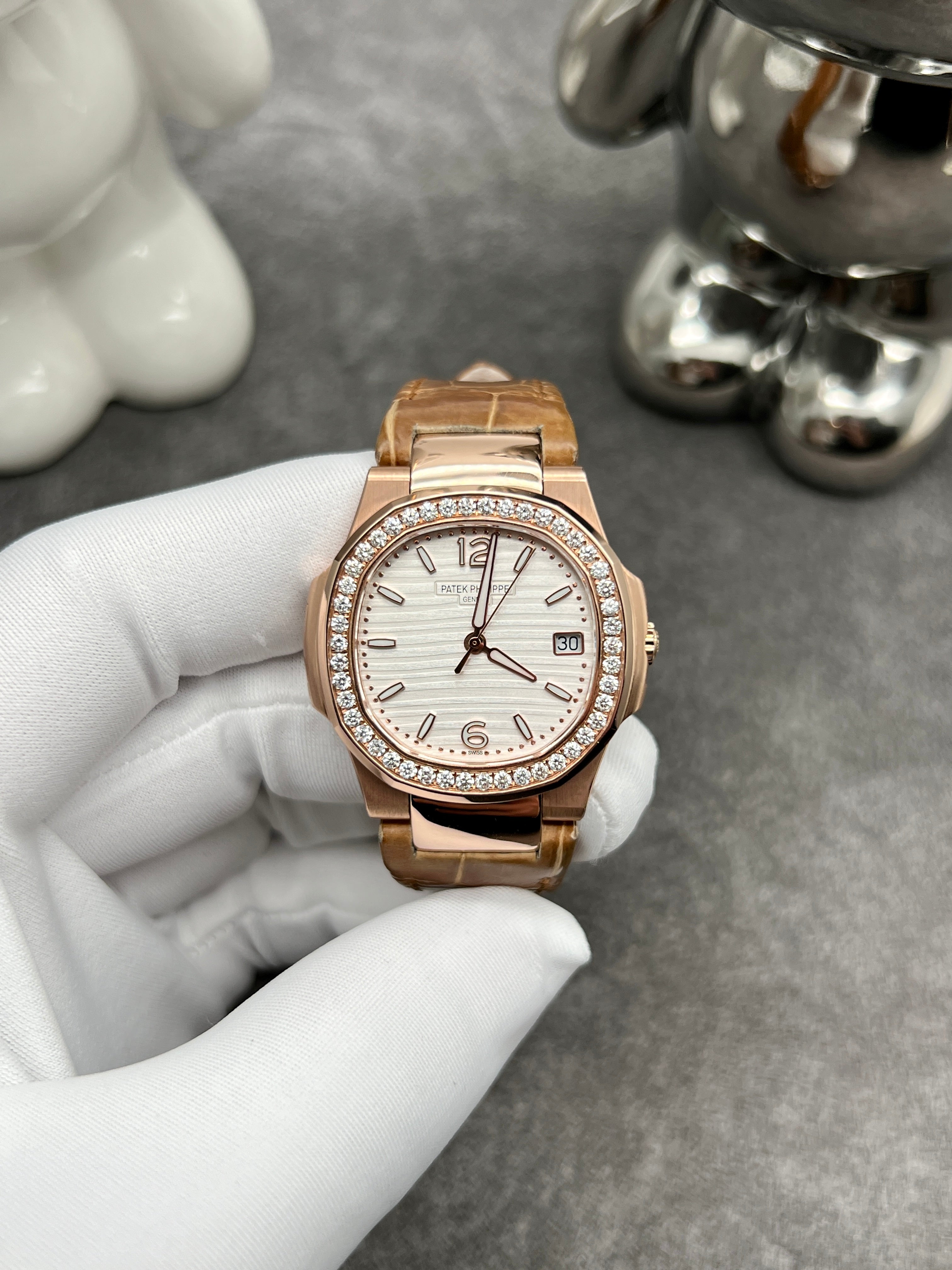 WOMENS PATEK PHILIPPE NAUTILUS ROSE GOLD 5811/1G-001