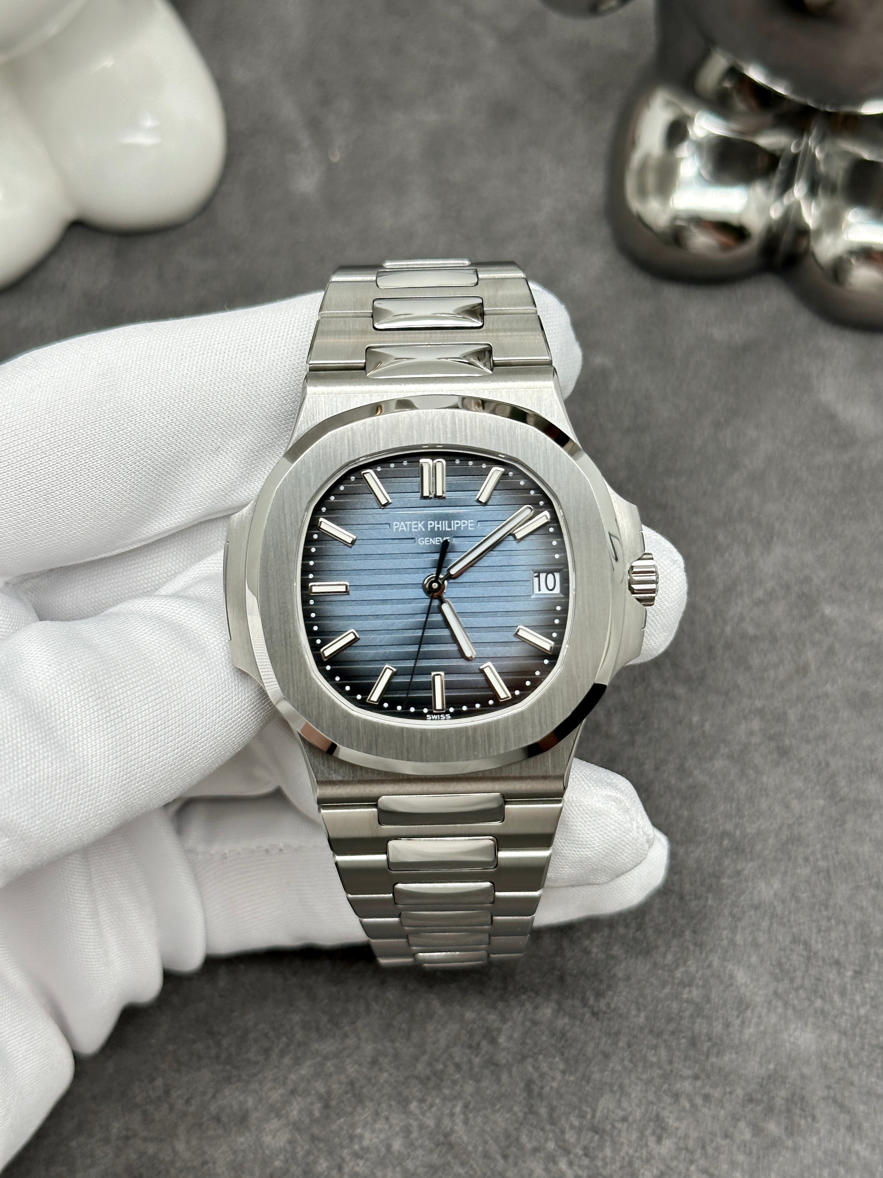 PATEK PHILIPPE NAUTILUS WHITE GOLD 5811/1G-001