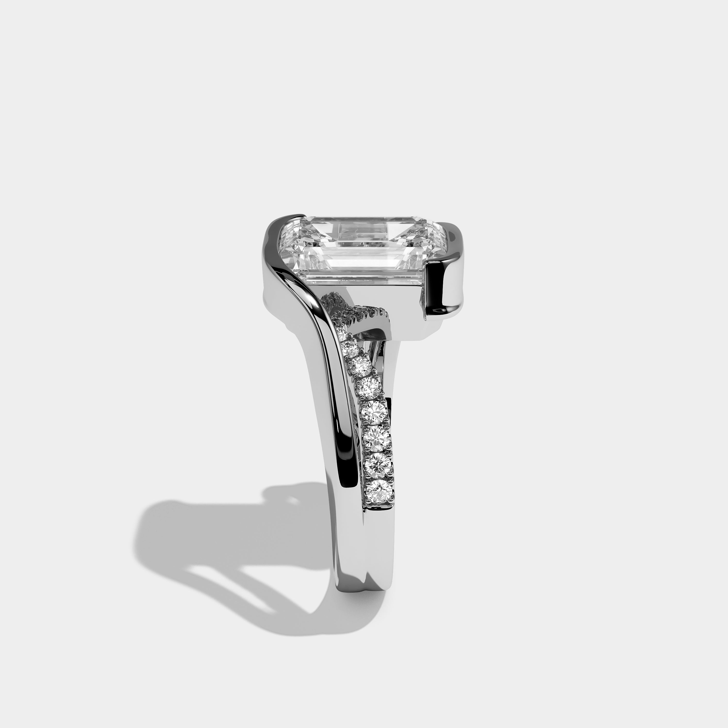 Side View – Kurbãni Durjini Virelle Étoile Diamond Emerald Engagement Ring