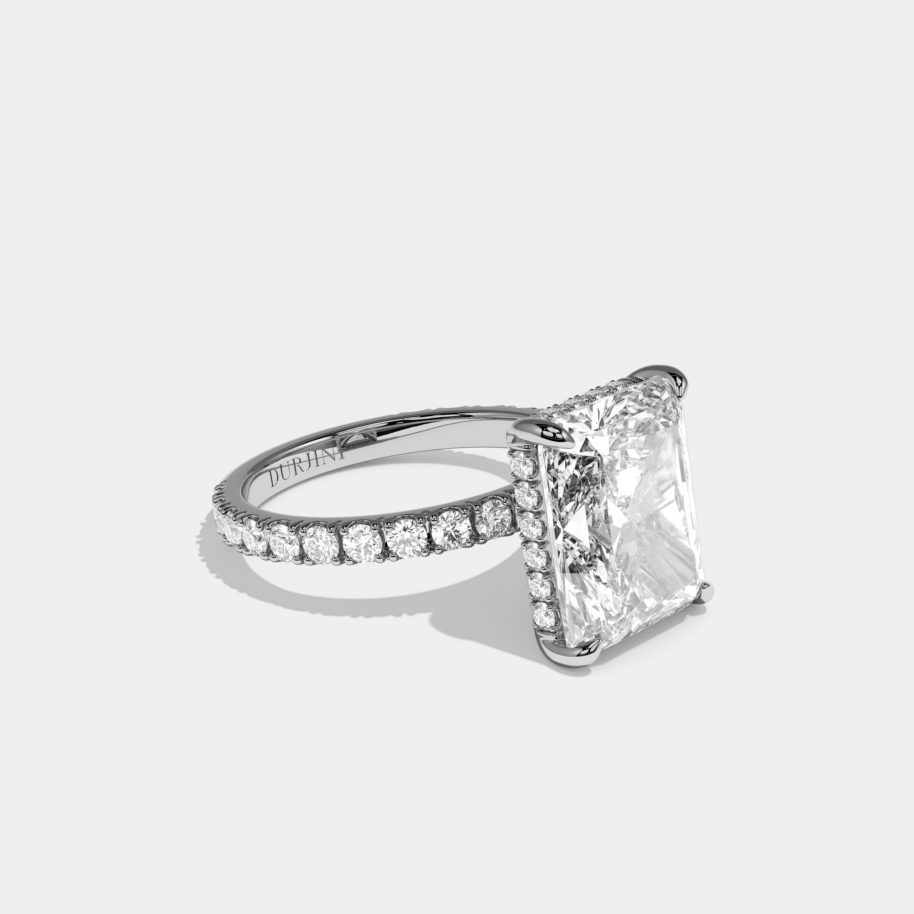 Right View – Kurbãni Durjini Isolene Étoile Diamond Radiant Halo Engagement Ring