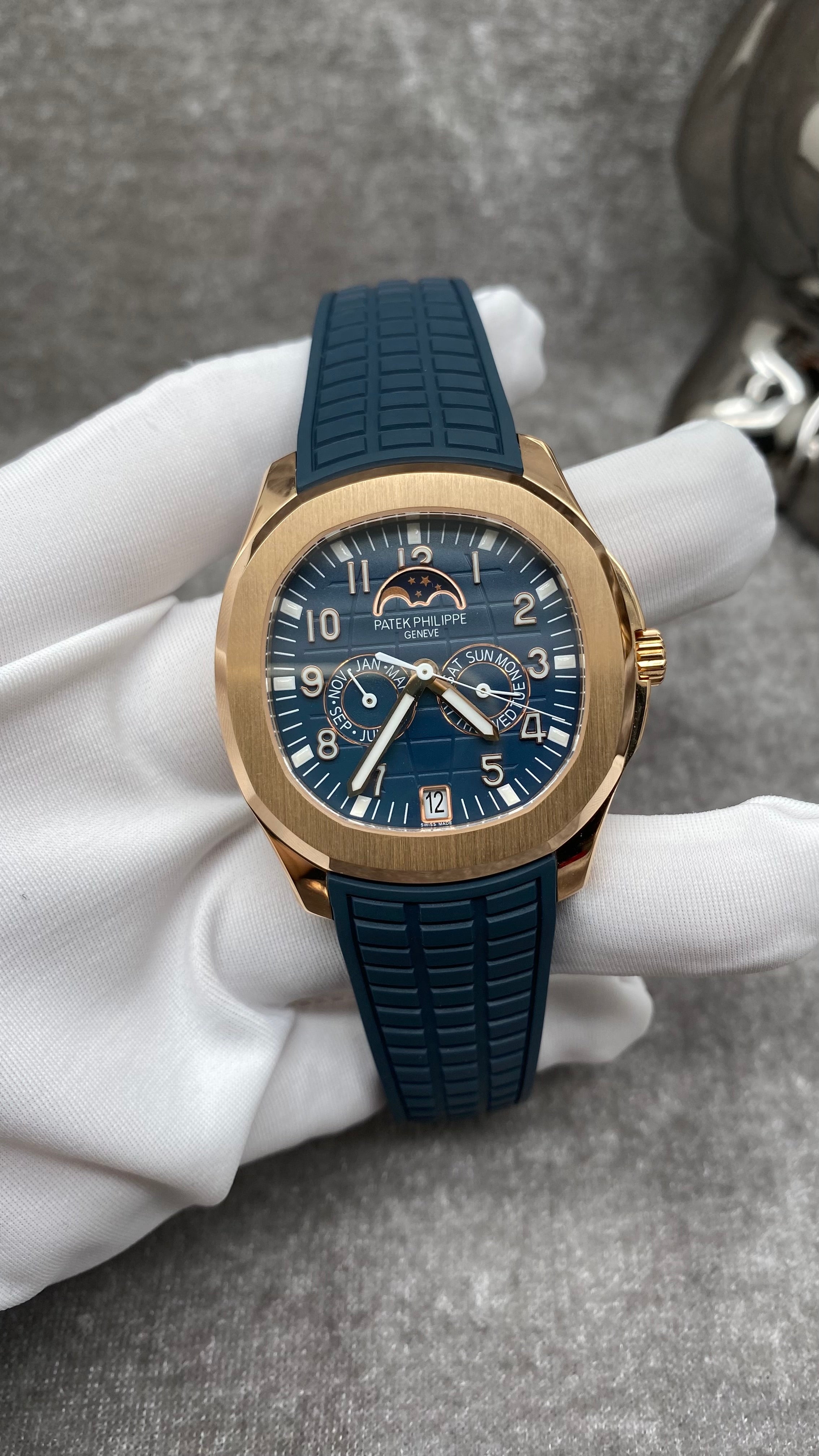 Patek philippe Aquanaut 5261r-001 Blue Dial Rose Gold 40mm 2024 Watch