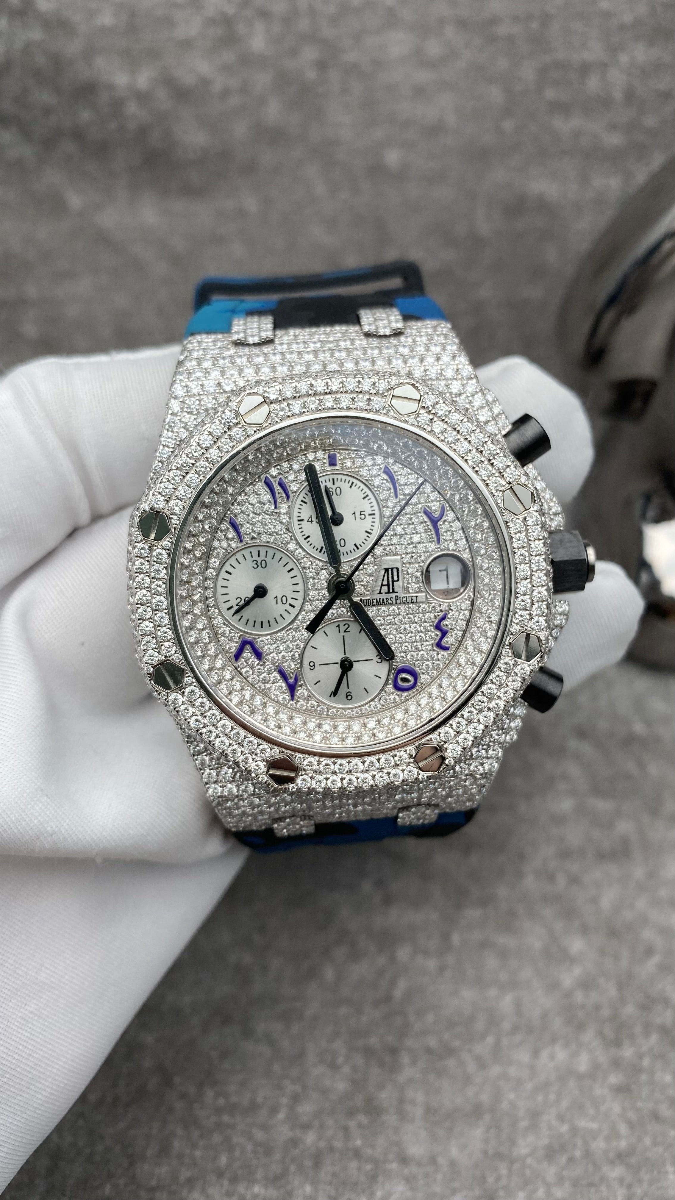 Mens 41MM Audemars Piguet Arabic Dial Royal Oak Off Shore 18k White Gold with VVS1 diamonds 37.75 Ct camouflage Blue Strap