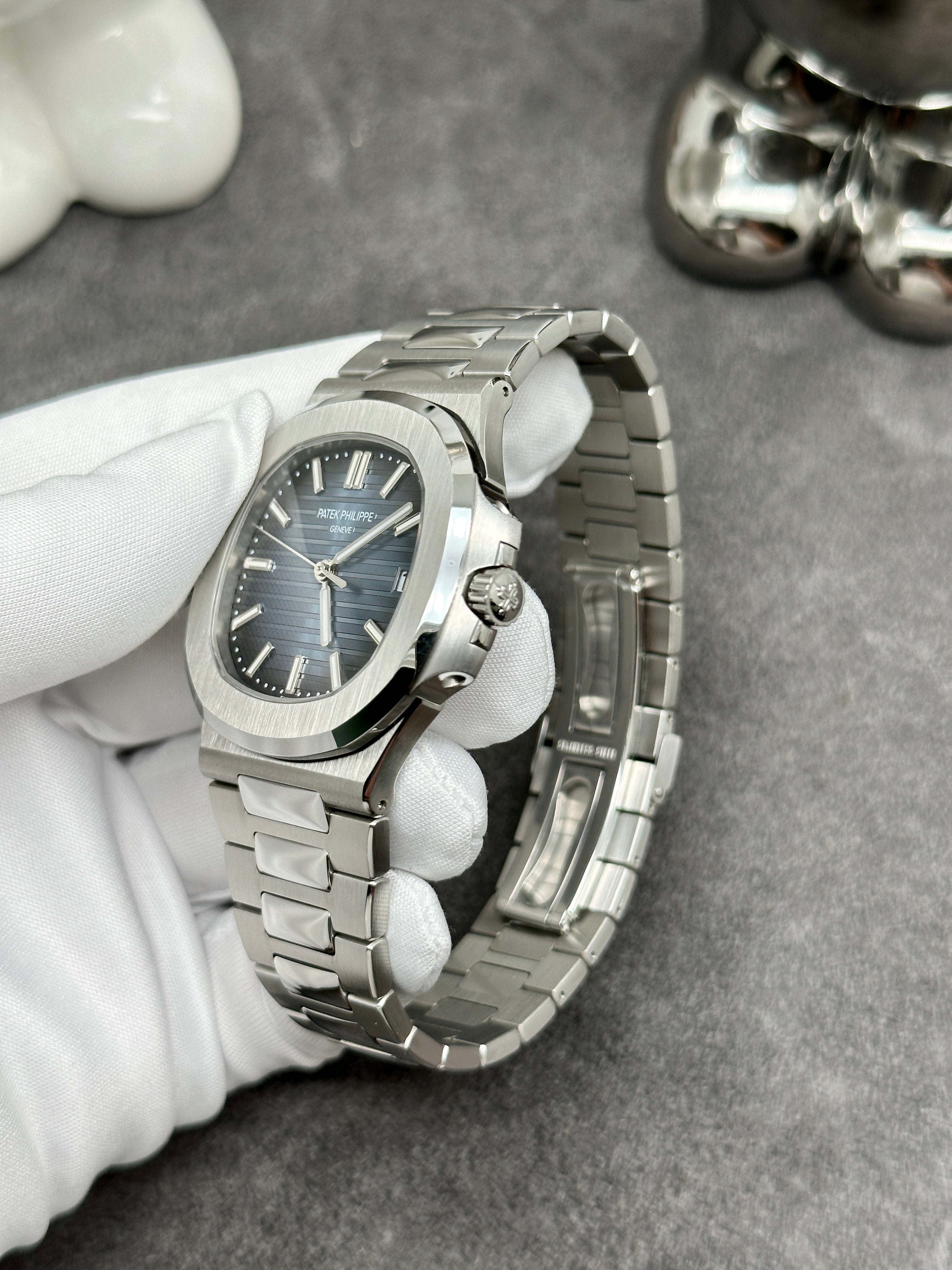 PATEK PHILIPPE NAUTILUS WHITE GOLD 5811/1G-001