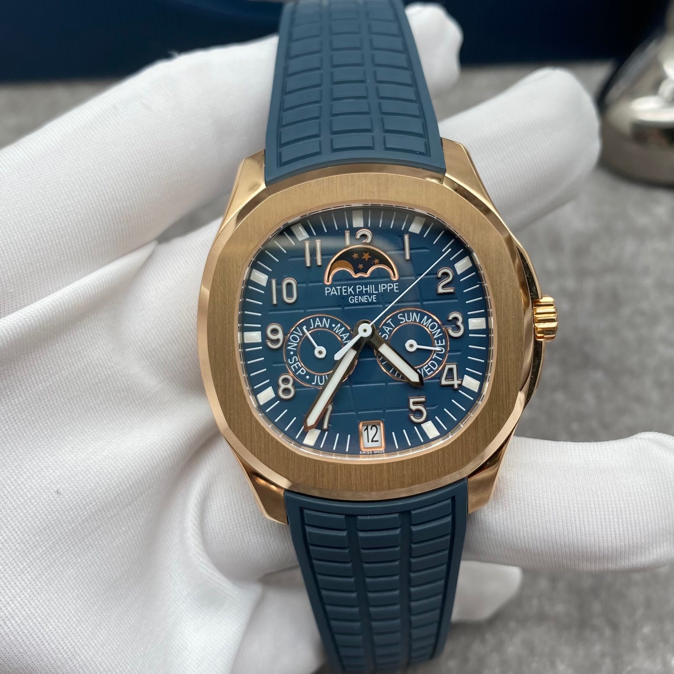 Patek philippe Aquanaut 5261r-001 Blue Dial Rose Gold 40mm 2024 Watch