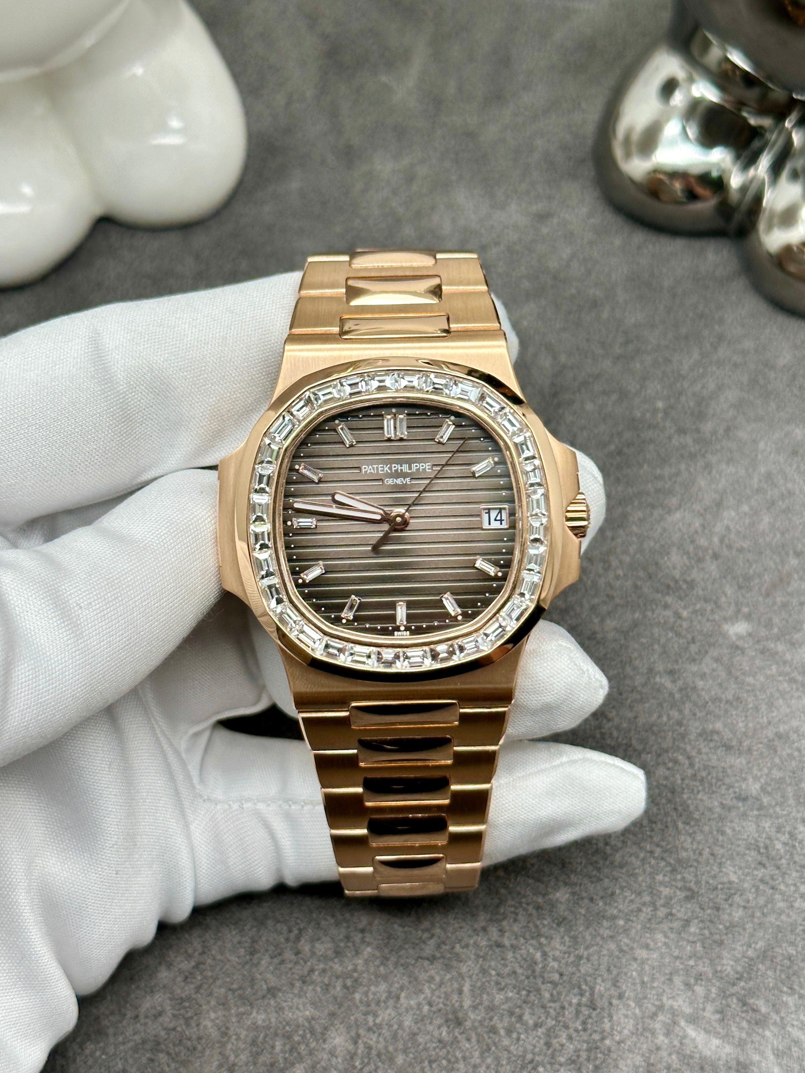 PATEK PHILIPPE NAUTILUS ROSE GOLD 18K DIAMOND BEZEL 5811/1G-001