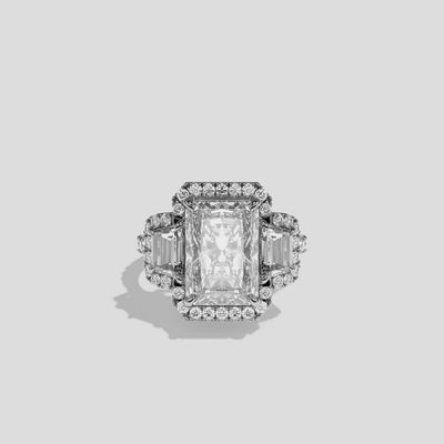 Constance Eclat radiant halo diamond engagement ring in 18K white gold by Kurbãni Durjini, 360-degree view